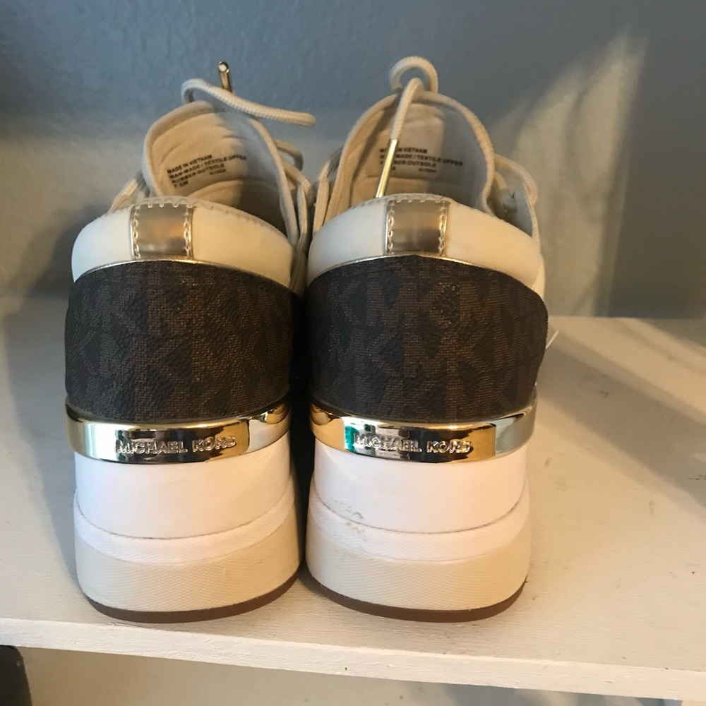 Womens sneakers